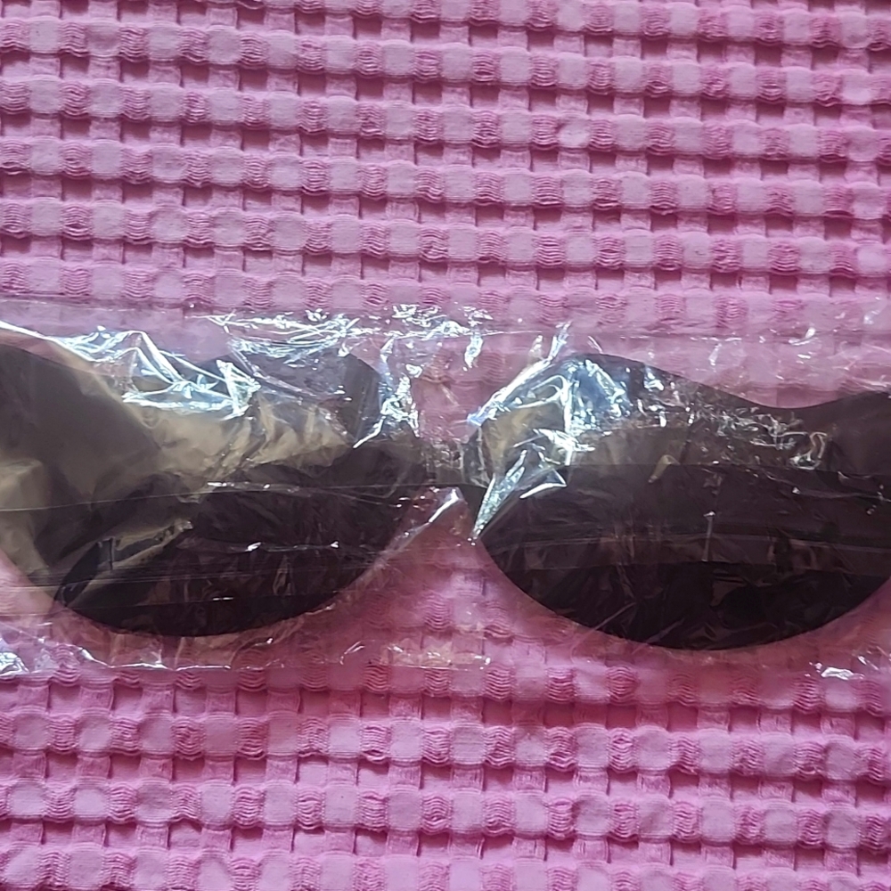 Sticky cup strapless bra size A cup